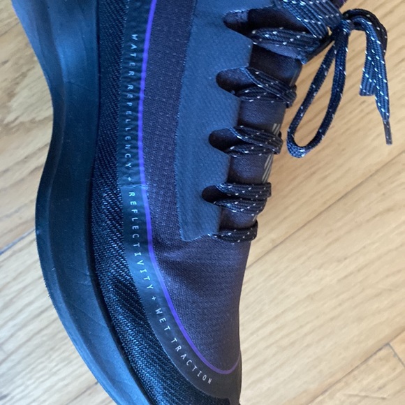 Nike Run Utility Seakers - Picture 6 of 6